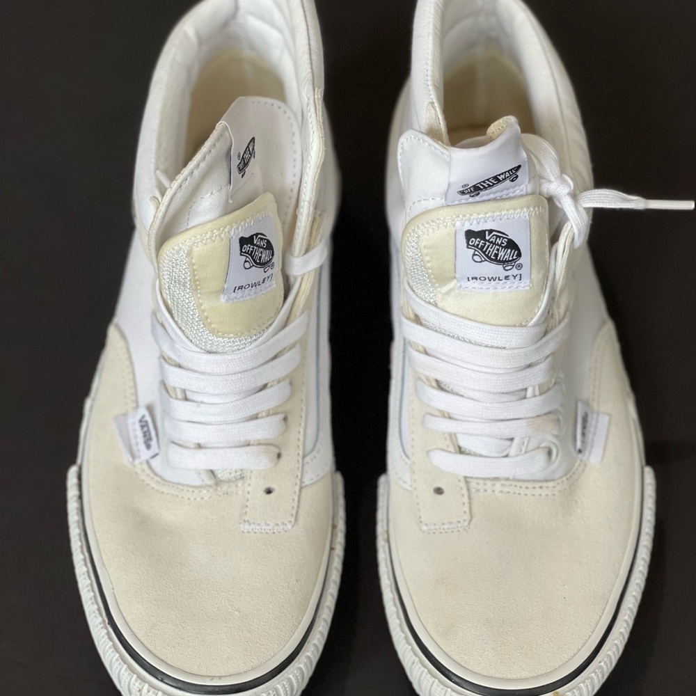 Vans Off The Wall White High-Top Sneakers. Like New. Material Suede. - Picture 1 of 12